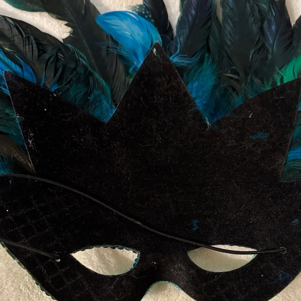 Peacock-Inspired Green Feather Mardi Gras mask